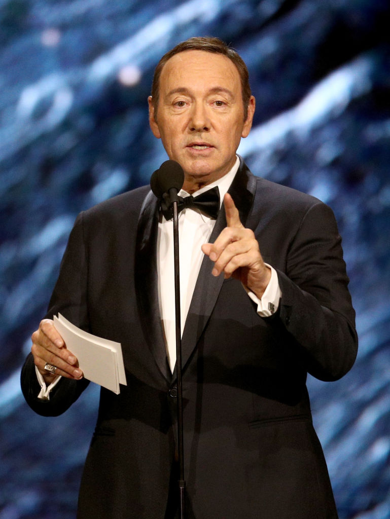 Kevin Spacey snapped (in creepy paparazzi pics) with male model half ...